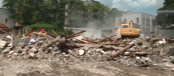 澄海區(qū)強(qiáng)力整治違規(guī)建筑 拆除7.336畝違規(guī)建筑物，涉及29戶
